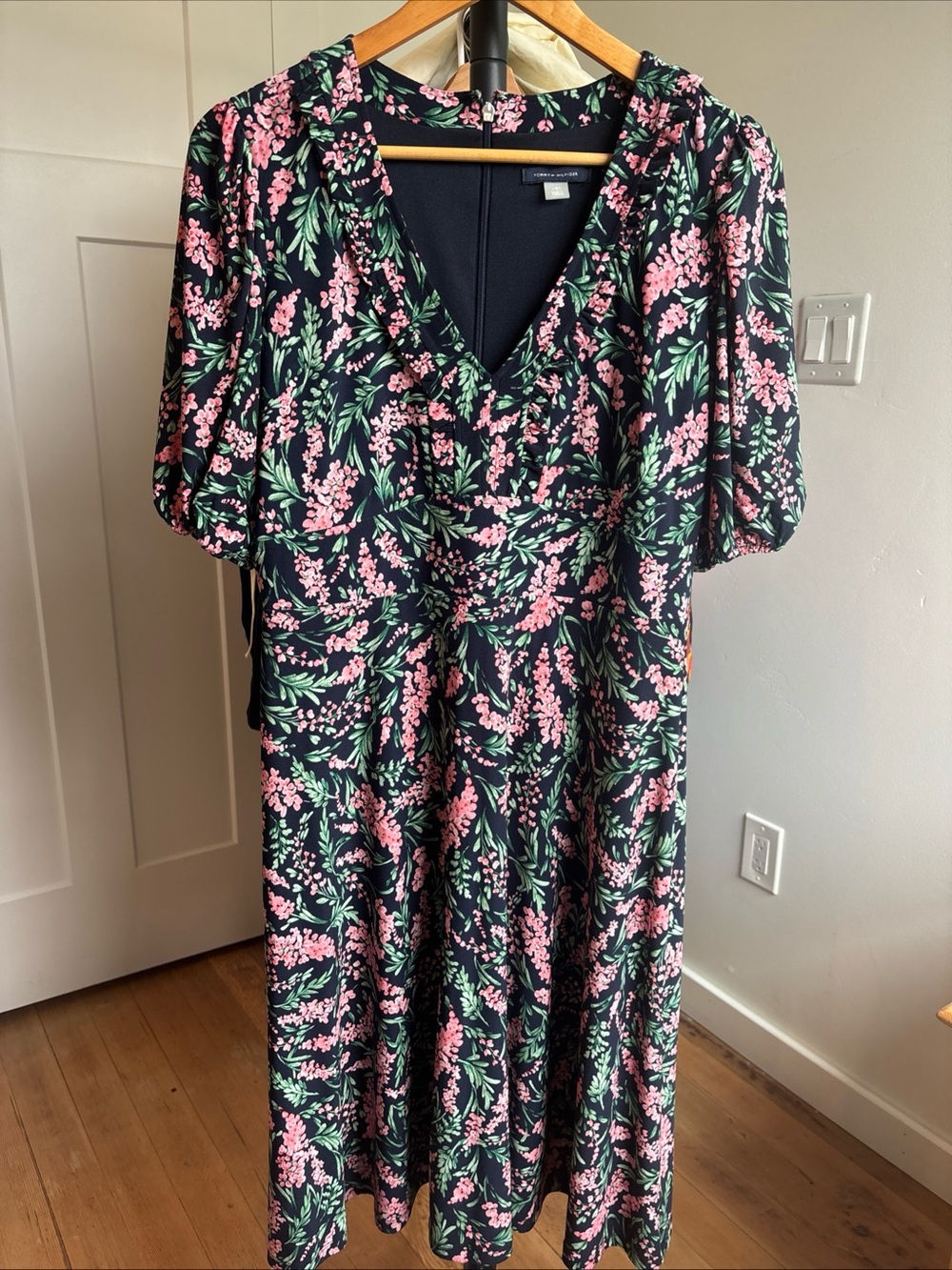 Tommy Hilfiger Navy Floral wisteria Pink & Green Print dress Sz 8
